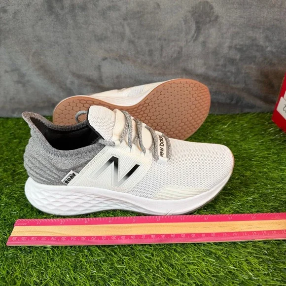 New Balance Fresh Foam Roav Tee Shirt Running Shoes White Grey Womens size 6 - Picture 12 of 13